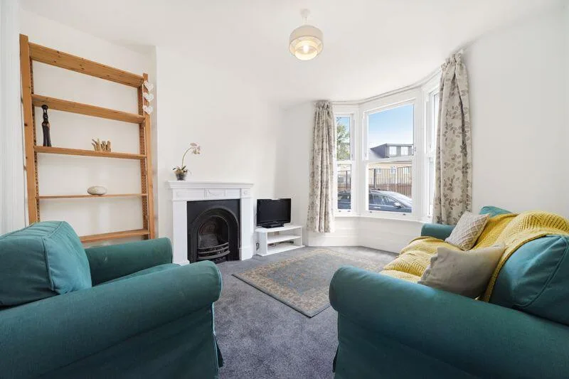 4 bedroom end of terrace house for rent