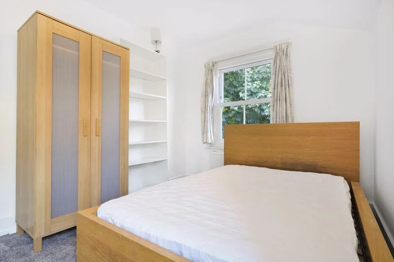 4 bedroom end of terrace house for rent