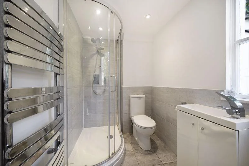 4 bedroom end of terrace house for rent