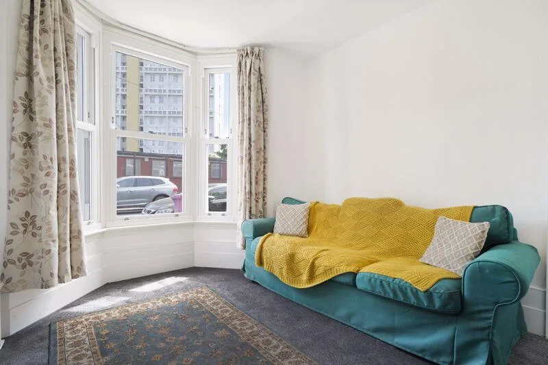 4 bedroom end of terrace house for rent