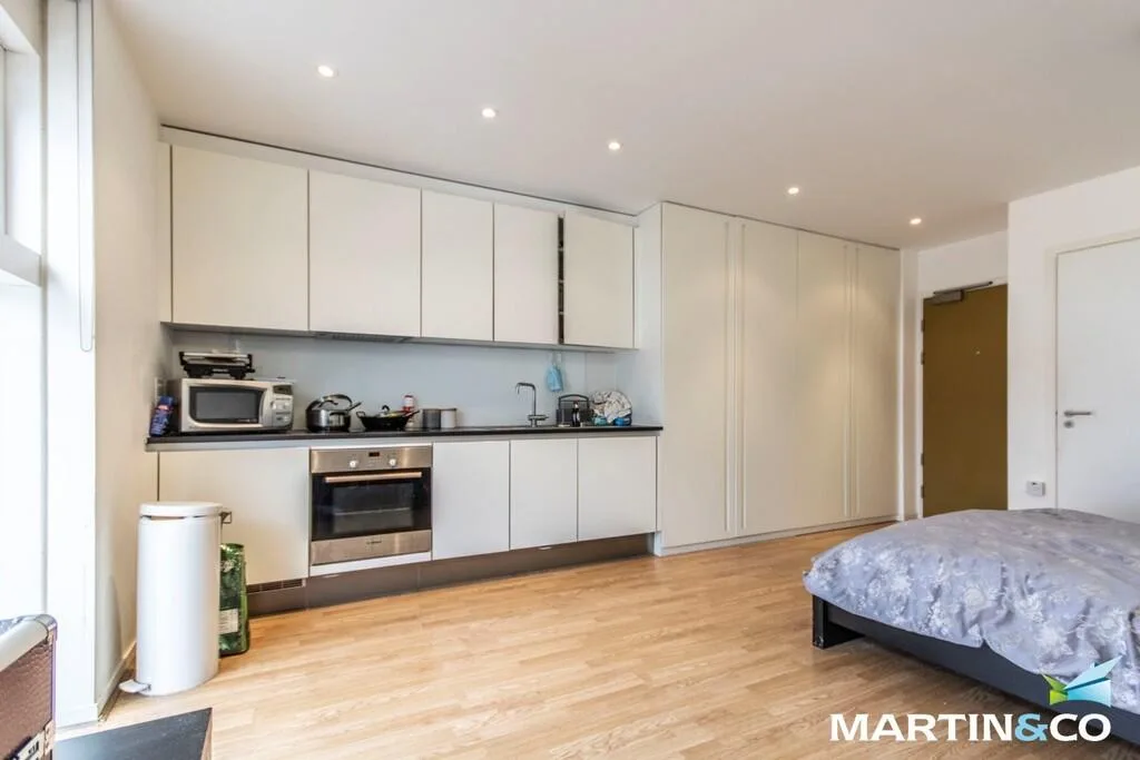 Studio flat for rent
