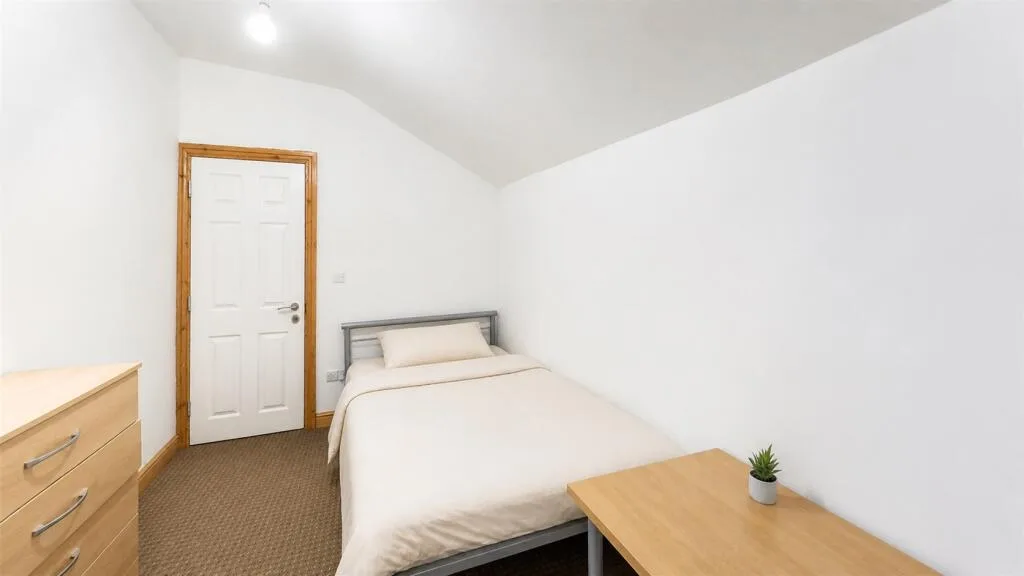 6 bedroom house for rent
