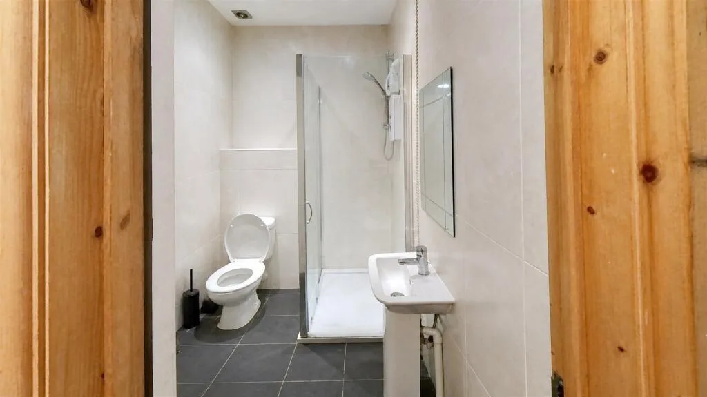 6 bedroom house for rent