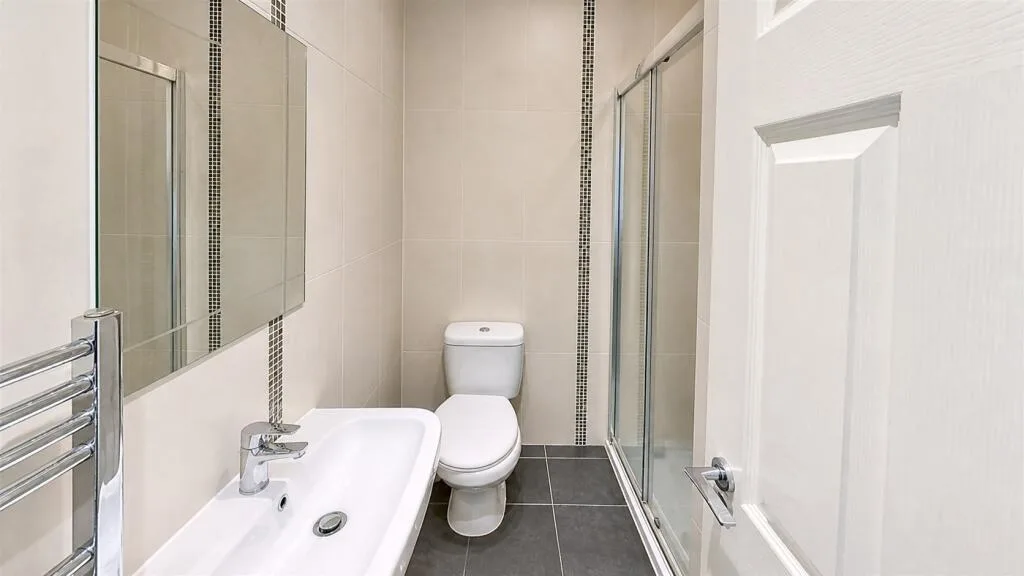 6 bedroom house for rent