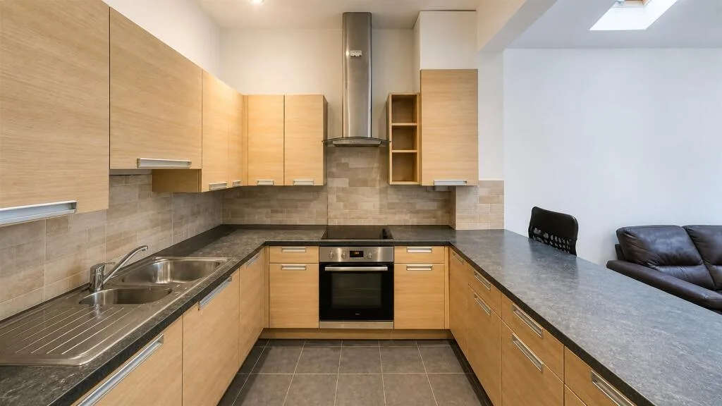 6 bedroom house for rent