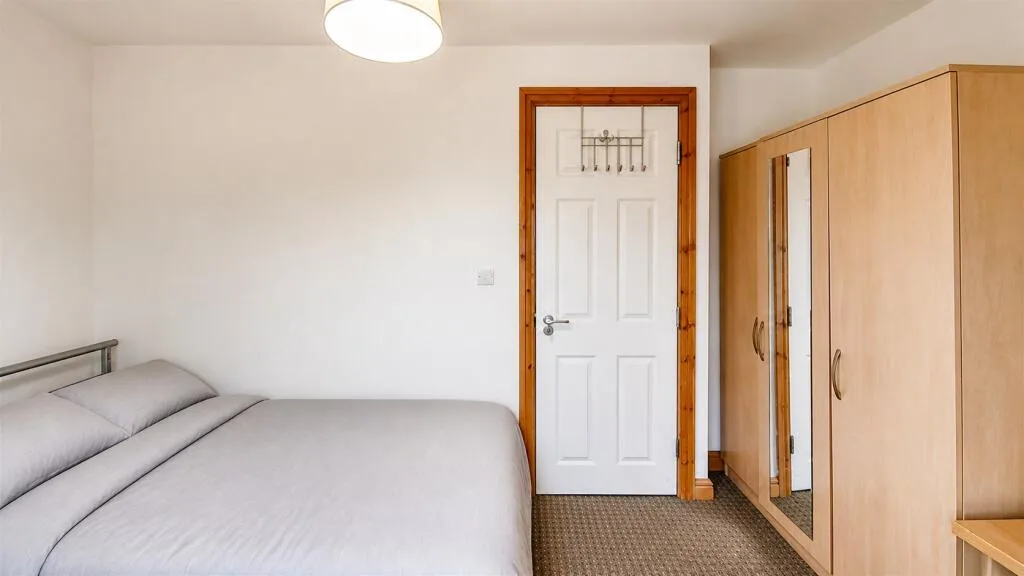 6 bedroom house for rent