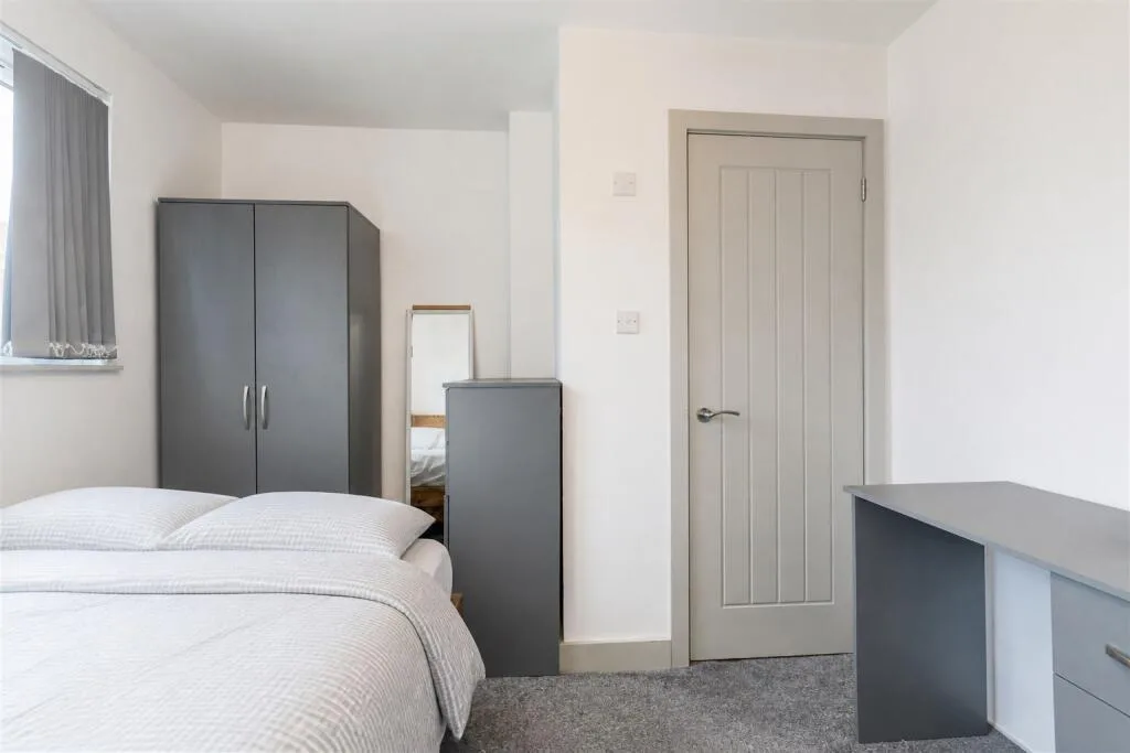 5 bedroom house for rent