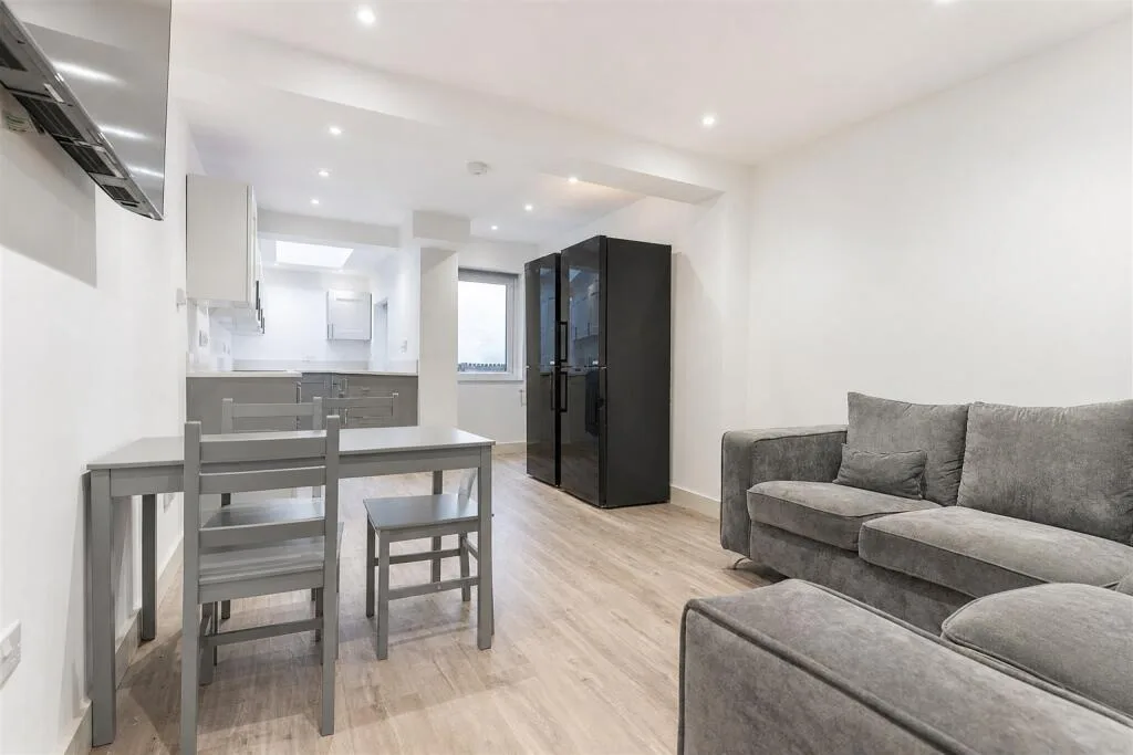 5 bedroom house for rent