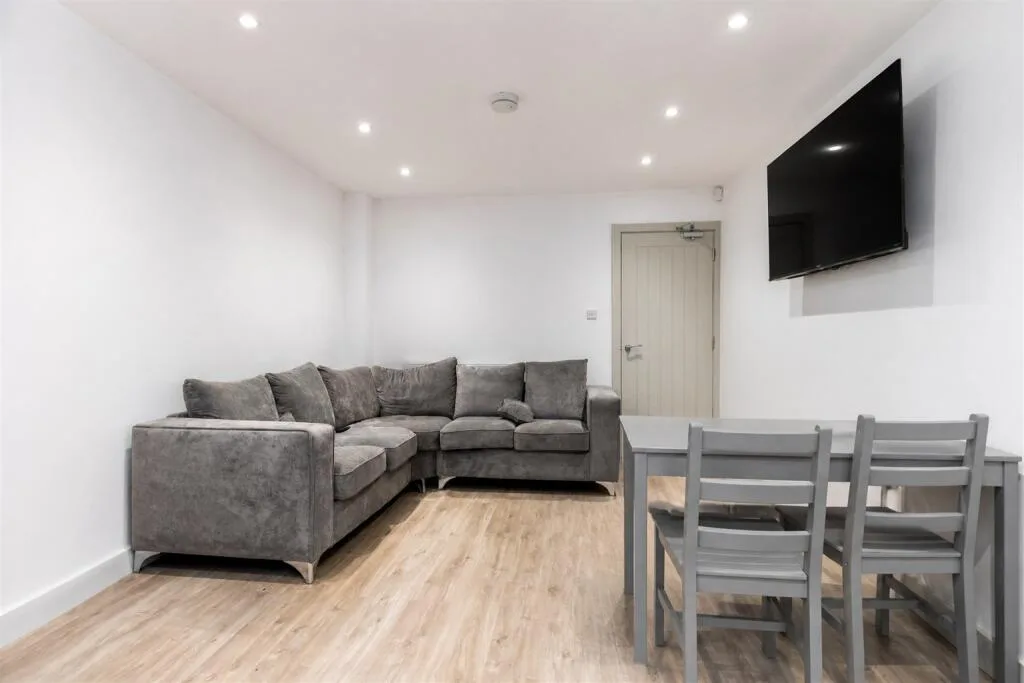 5 bedroom house for rent