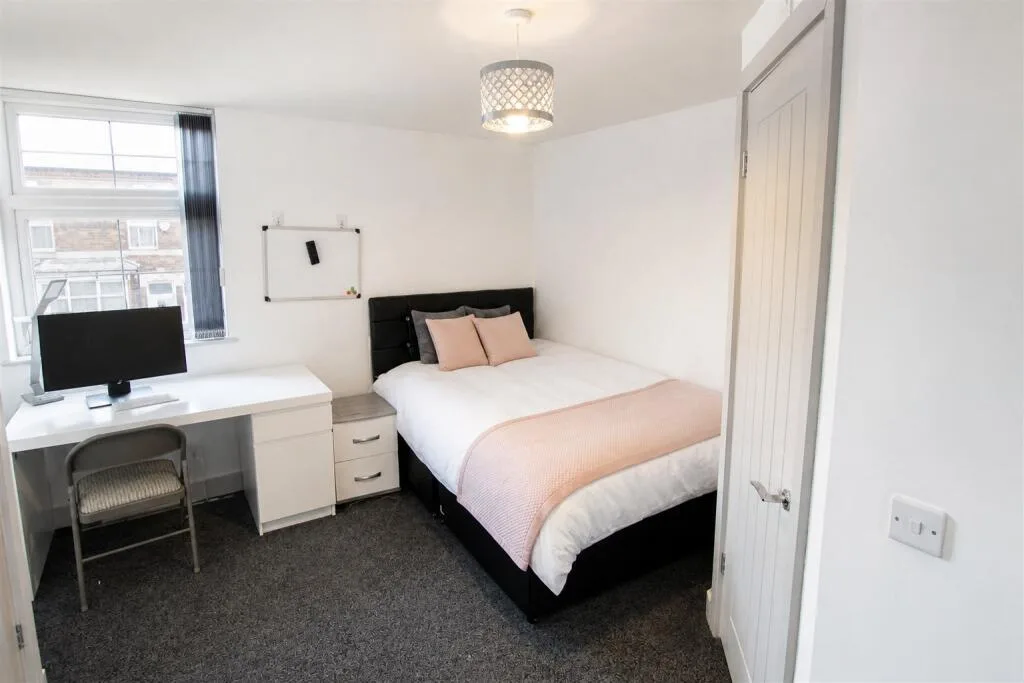 8 bedroom house for rent