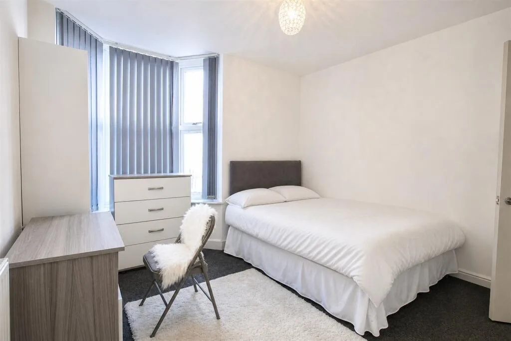 8 bedroom house for rent