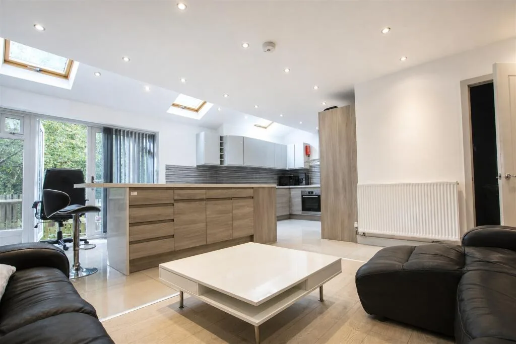 8 bedroom house for rent