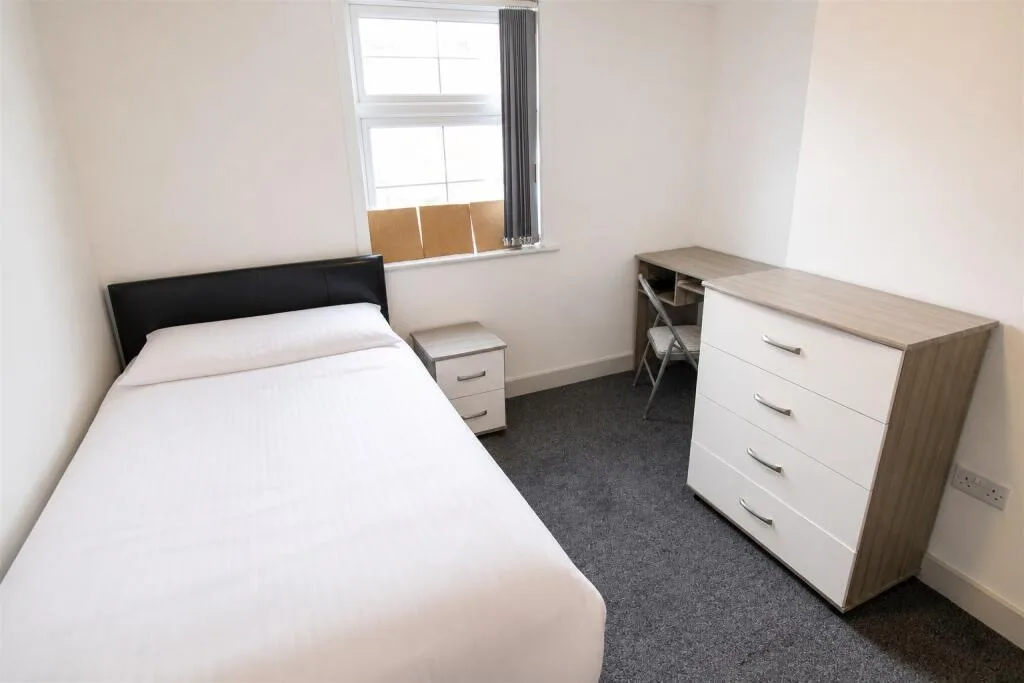 8 bedroom house for rent