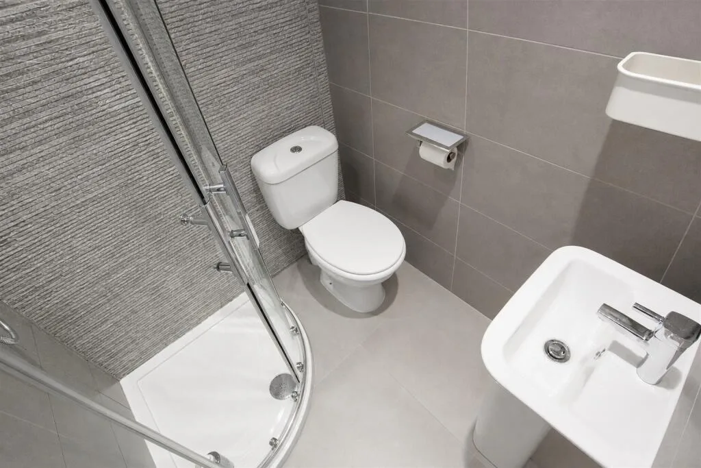 8 bedroom house for rent