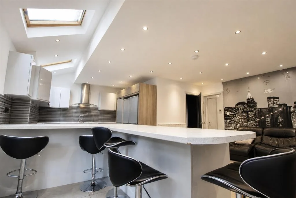 8 bedroom house for rent