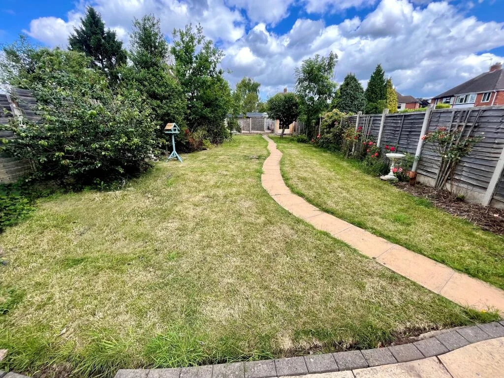 3 bedroom semi-detached house for rent