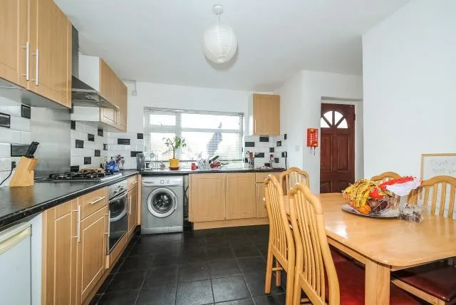 5 bedroom terraced house for rent