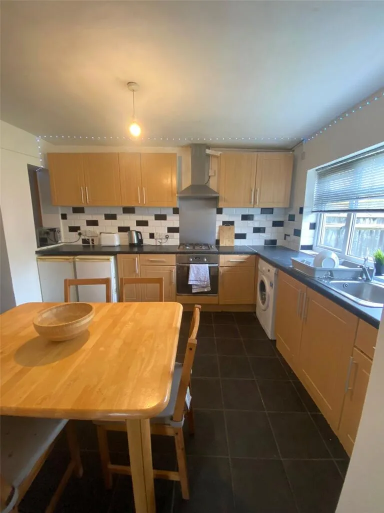 5 bedroom terraced house for rent