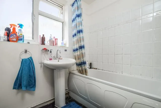 5 bedroom terraced house for rent