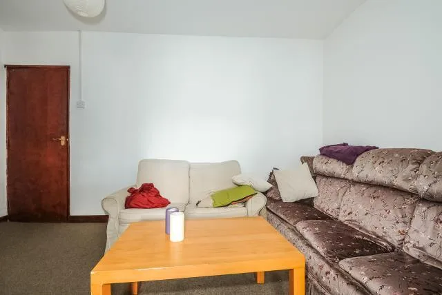 5 bedroom terraced house for rent