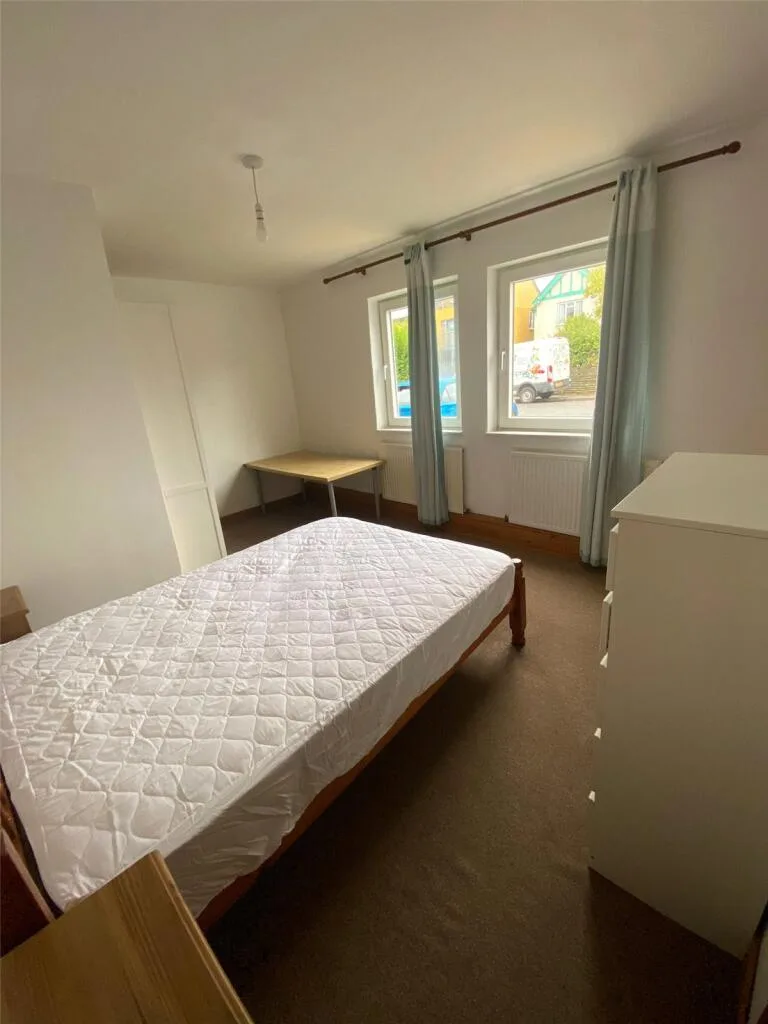 5 bedroom terraced house for rent