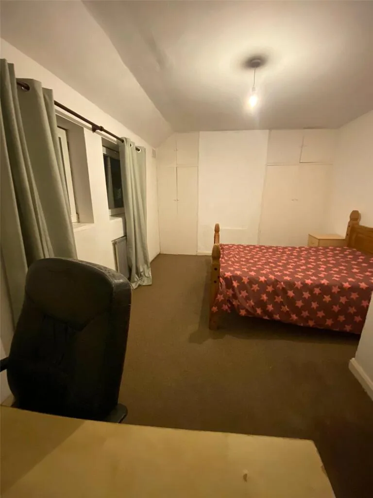 5 bedroom terraced house for rent