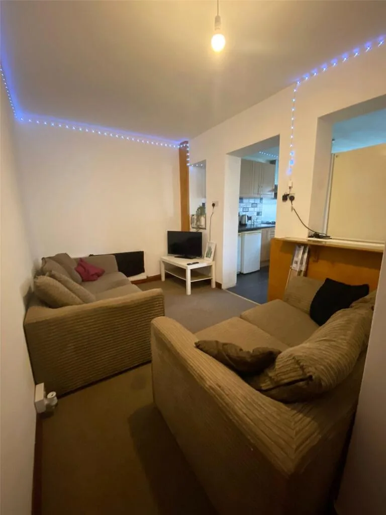 5 bedroom terraced house for rent