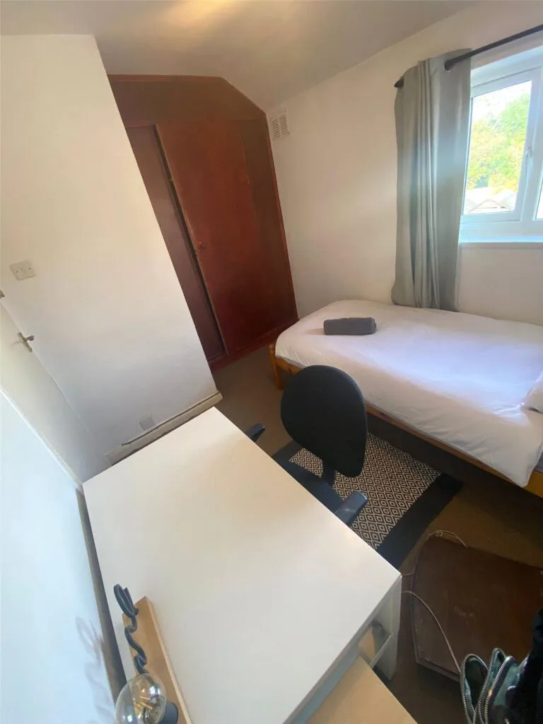 5 bedroom terraced house for rent