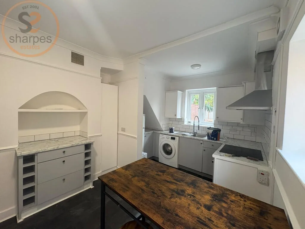 1 bedroom maisonette for rent