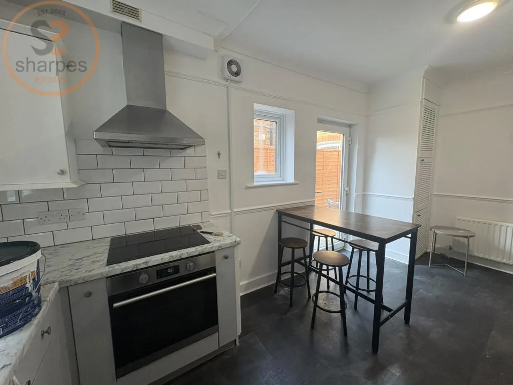 1 bedroom maisonette for rent