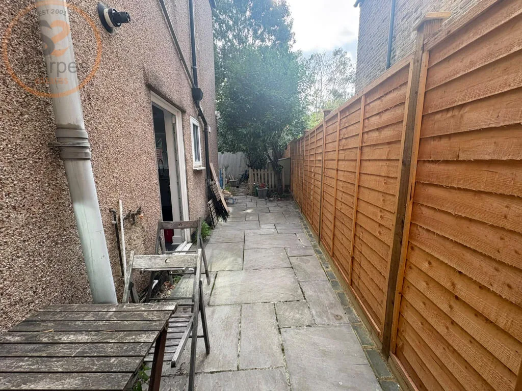 1 bedroom maisonette for rent