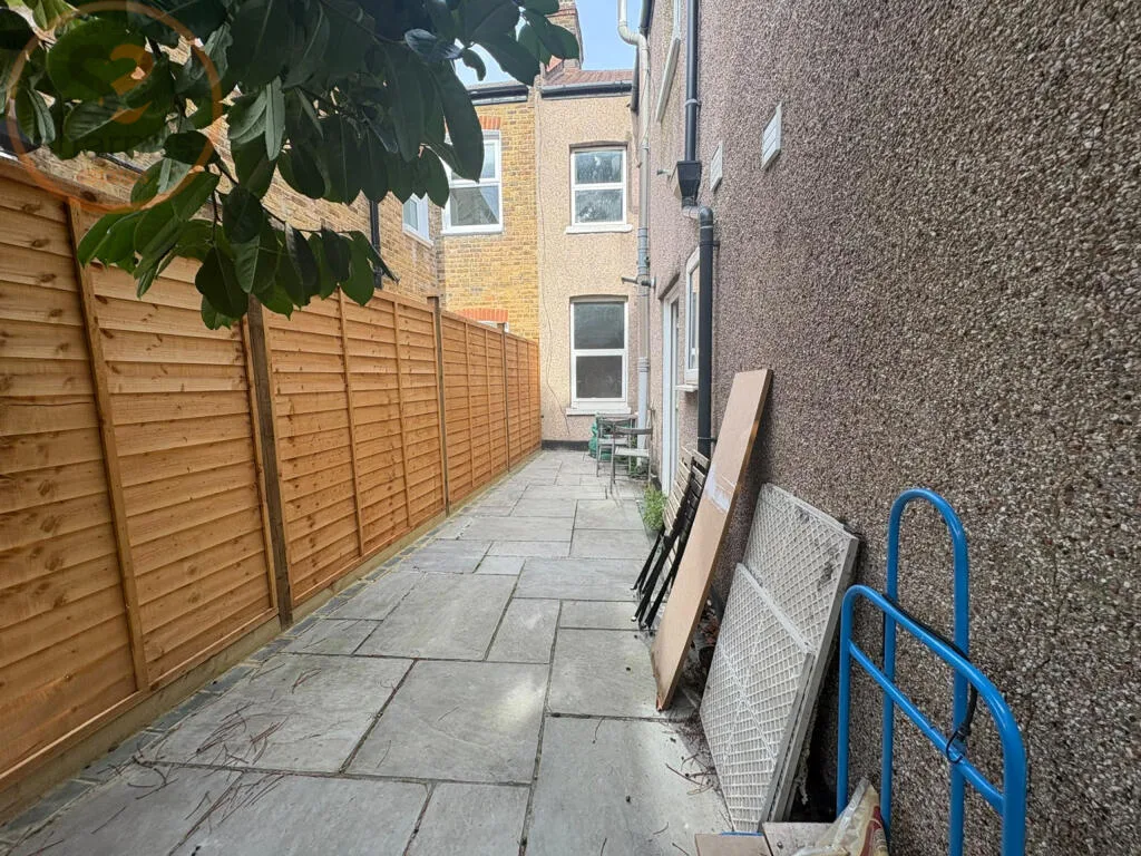 1 bedroom maisonette for rent