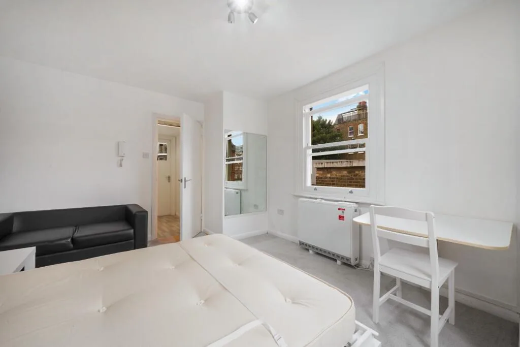 Studio flat for rent