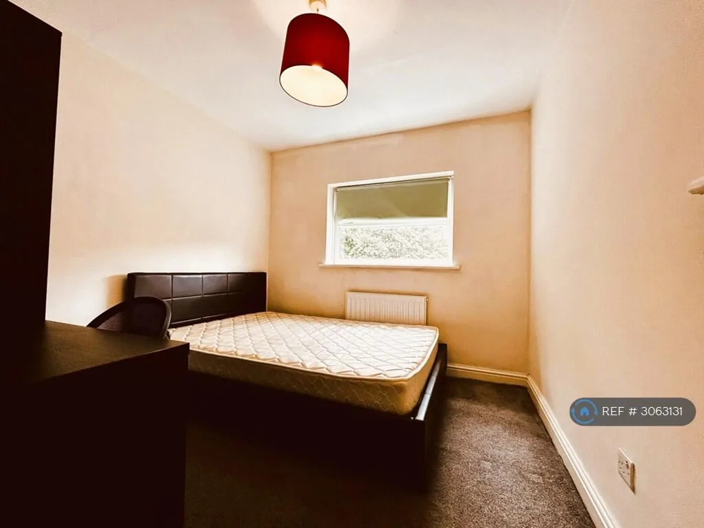4 bedroom end of terrace house for rent
