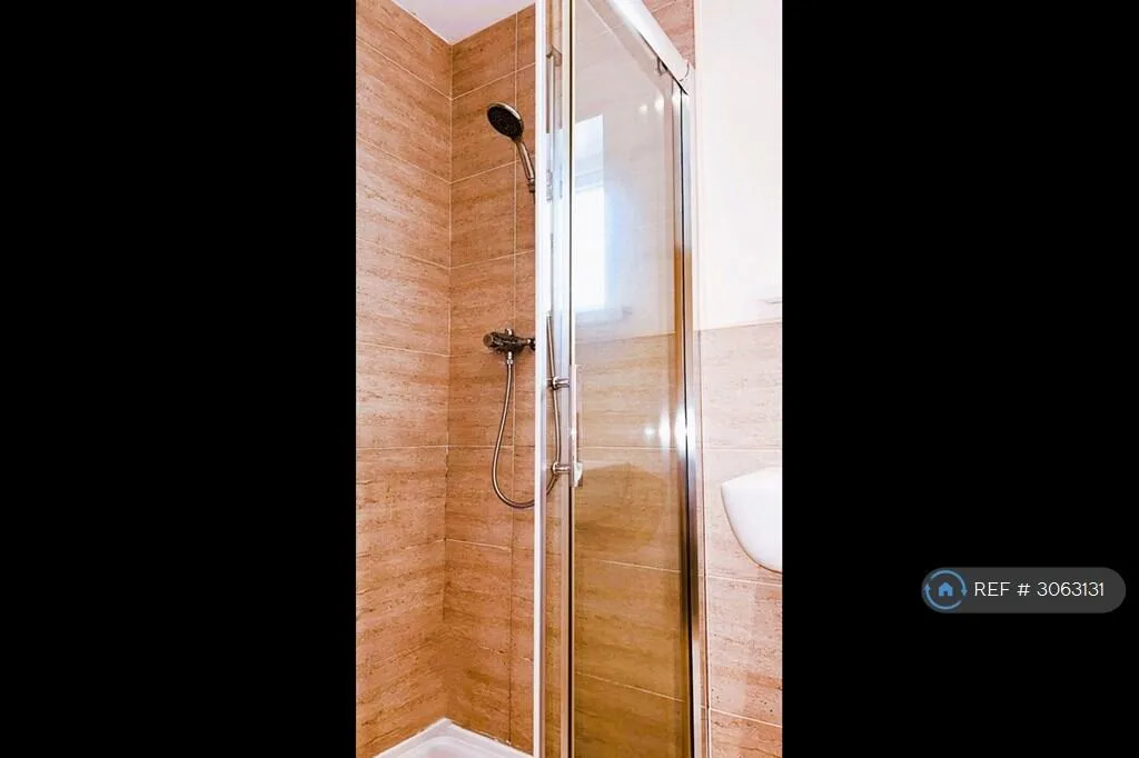 4 bedroom end of terrace house for rent