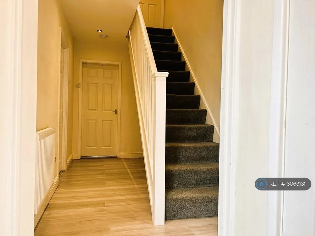 4 bedroom end of terrace house for rent