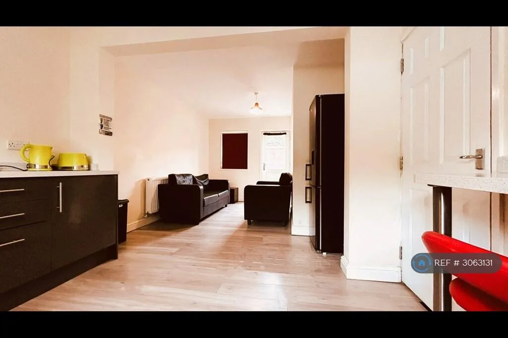 4 bedroom end of terrace house for rent