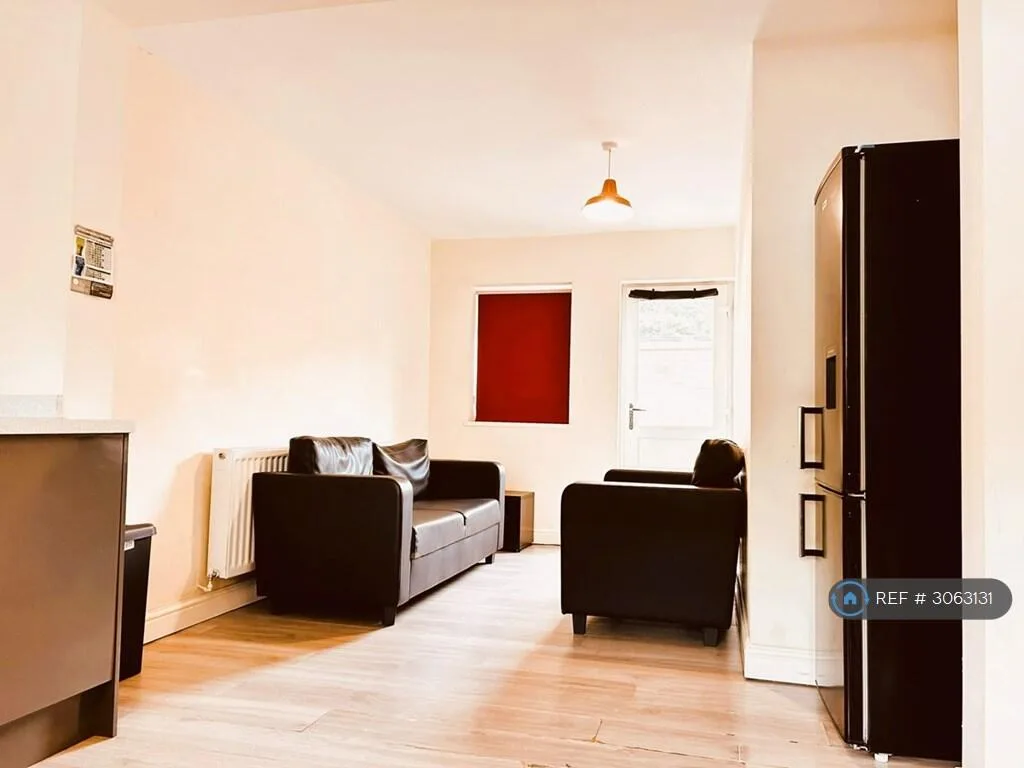 4 bedroom end of terrace house for rent