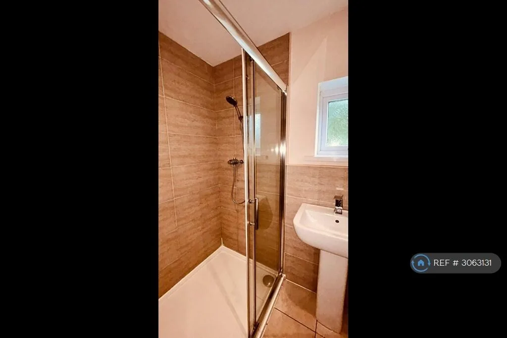 4 bedroom end of terrace house for rent