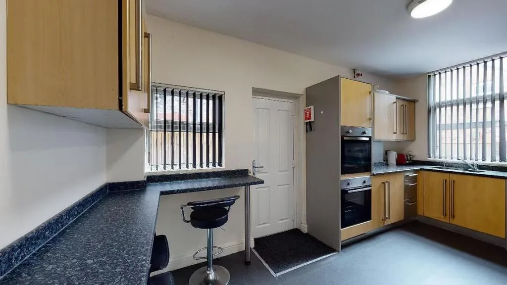6 bedroom terraced house for rent