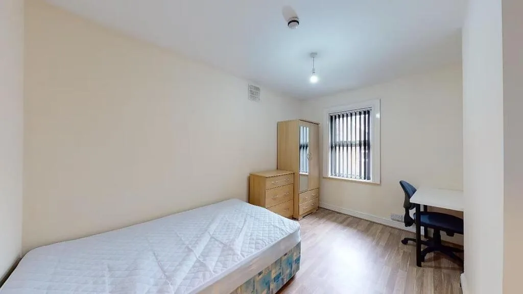 6 bedroom terraced house for rent