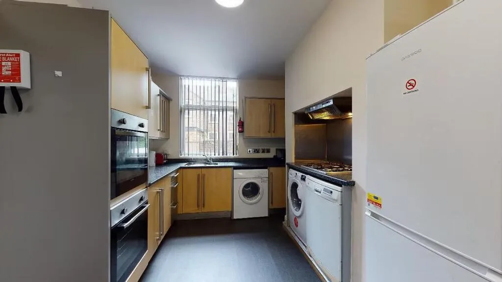 6 bedroom terraced house for rent