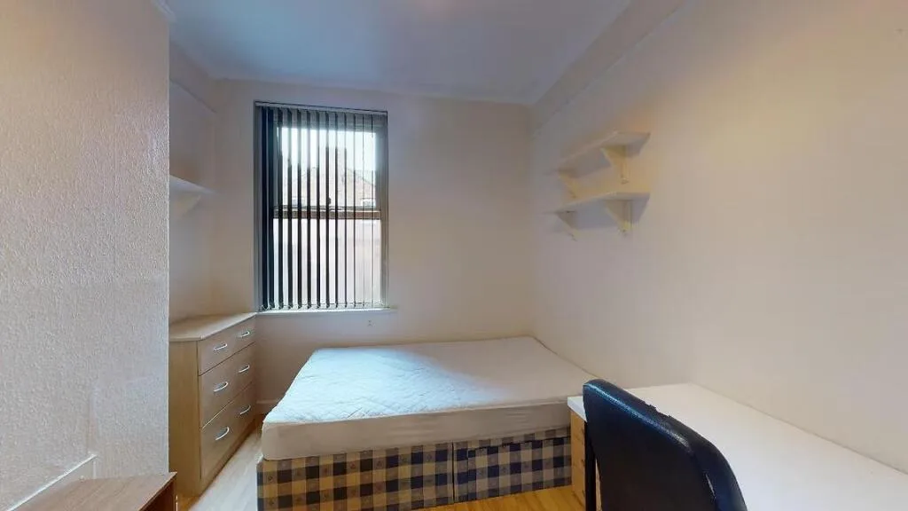6 bedroom terraced house for rent