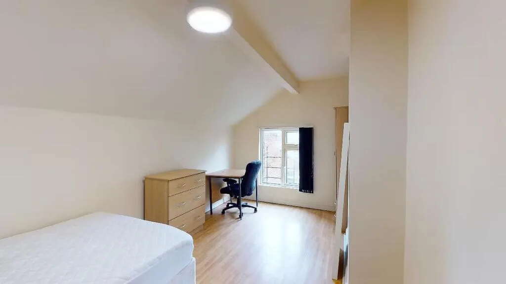 6 bedroom terraced house for rent