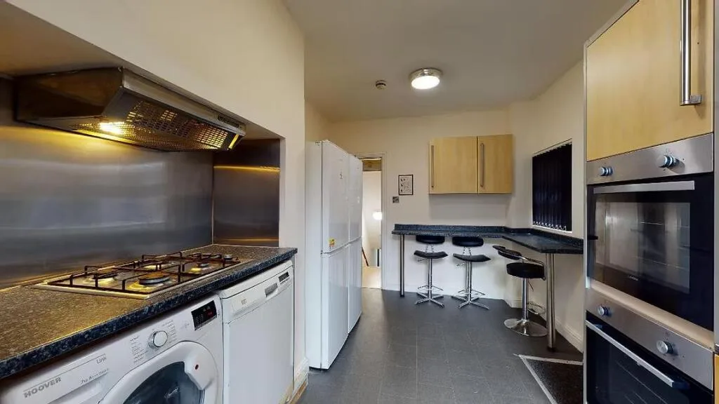 6 bedroom terraced house for rent