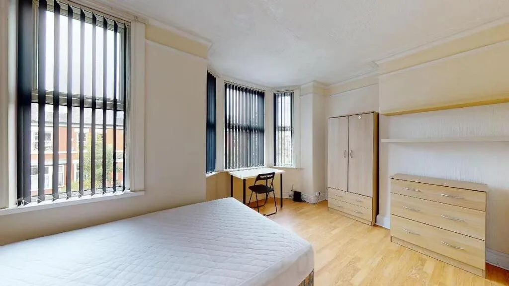 6 bedroom terraced house for rent