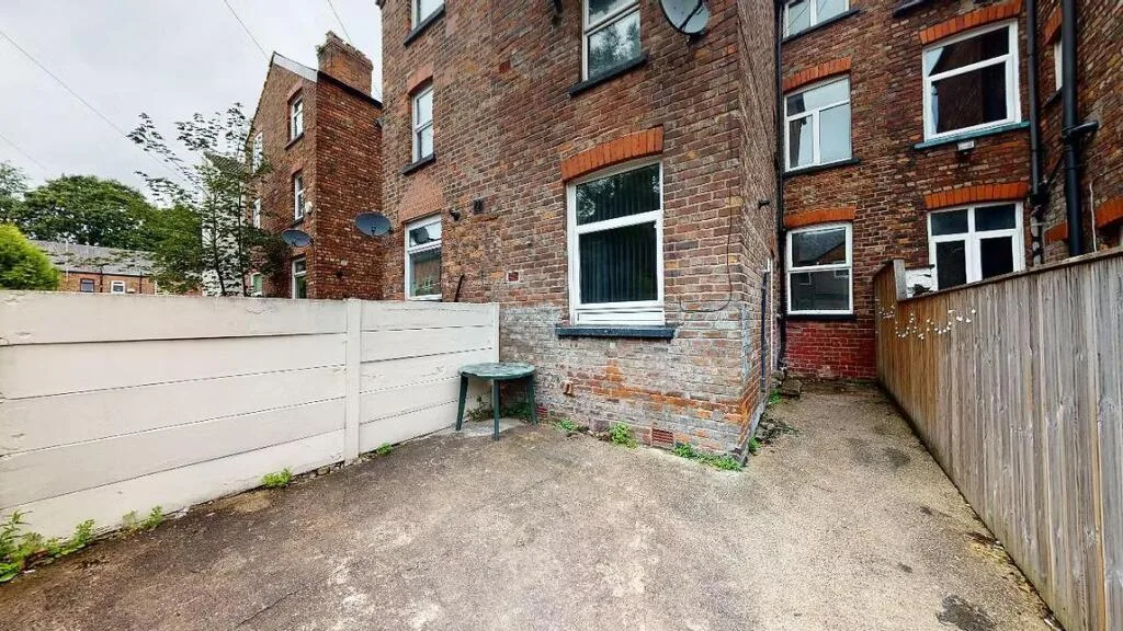 6 bedroom terraced house for rent
