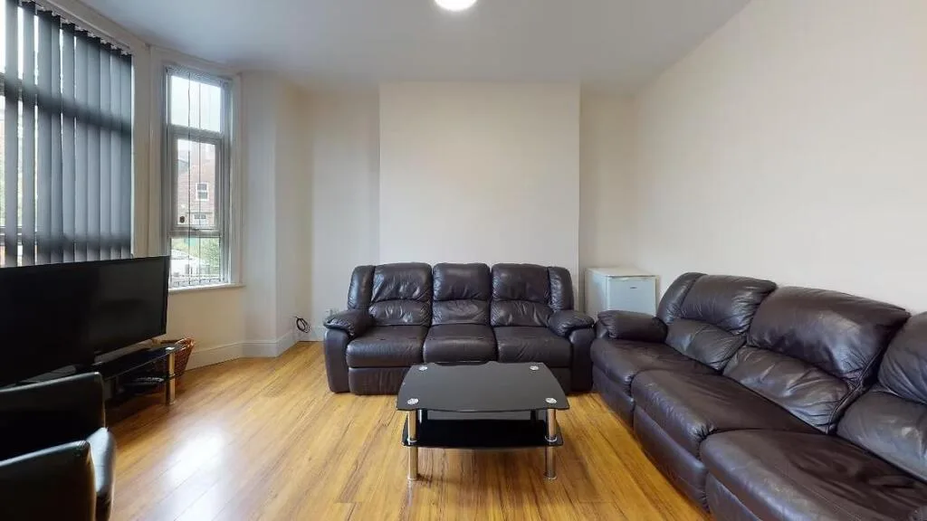 6 bedroom terraced house for rent