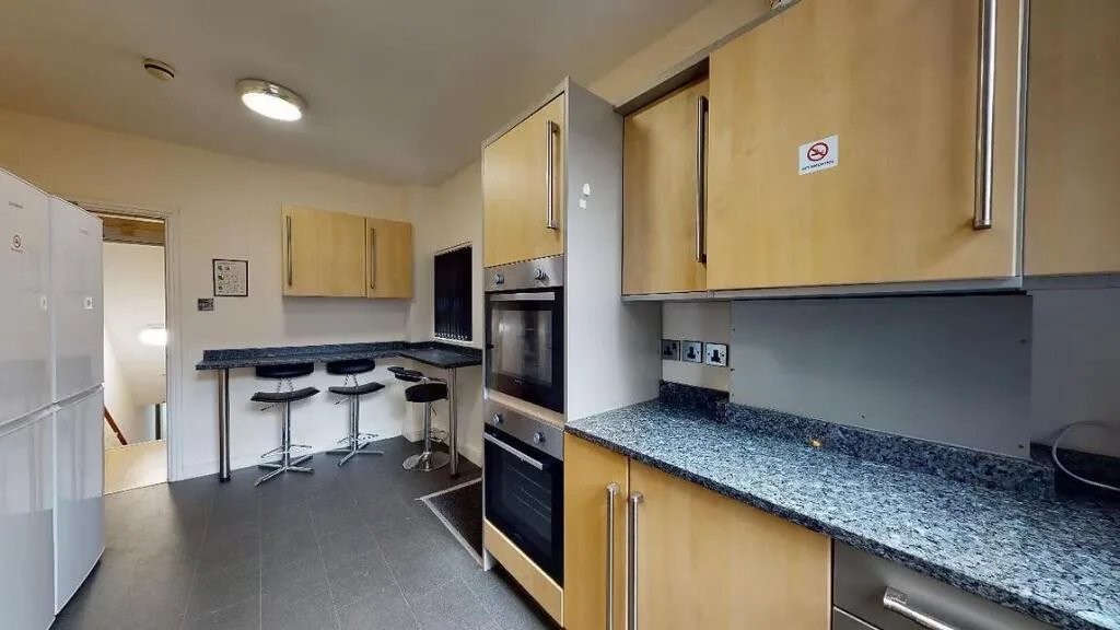 6 bedroom terraced house for rent