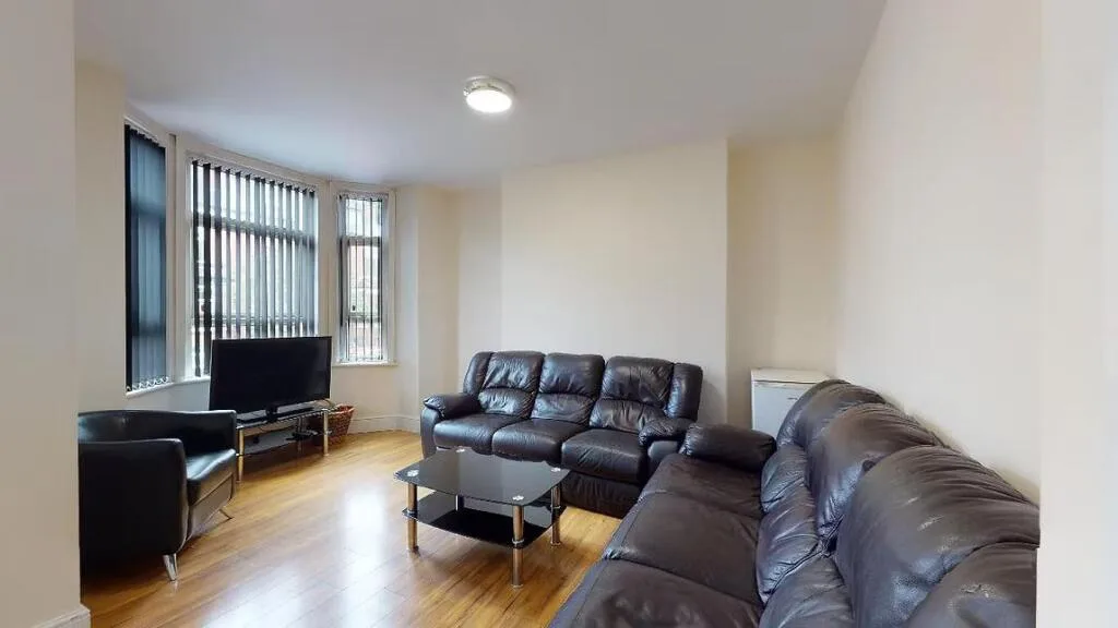6 bedroom terraced house for rent
